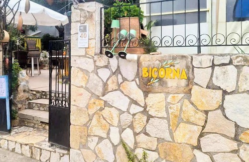 Plaka Apartment | Bicorna Chania Pool Escape - Pomegranate Room 4