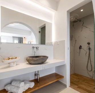 Agios Prokopios Apartment | Birikos Hotel & Suites