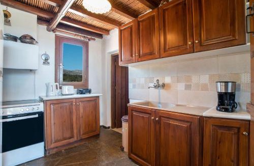 Naxos House | Black Sand