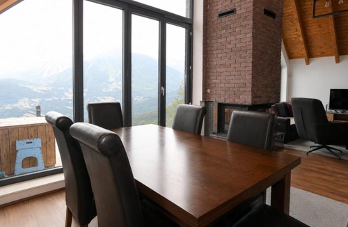 Hoçë e Qytetit Villa | Black Villa