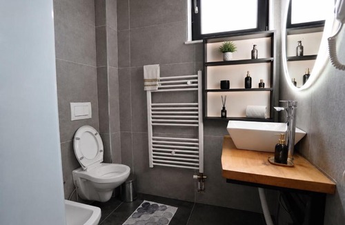 Hoçë e Qytetit Villa | Black Villa