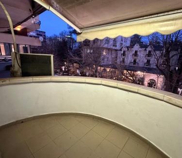 Blloku Hostel | Blloku Vibes Hostel - Female Only