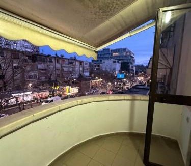 Blloku Hostel | Blloku Vibes Hostel - Female Only