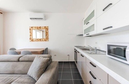 Sakës Apartment | Blue Haven Talea by PikHost