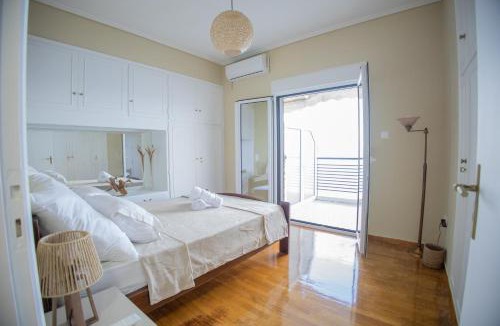 Agii Theodori Apartment | Blue Horizon Seafront Apartment