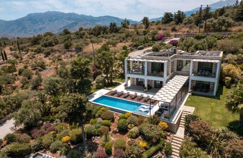Apokoronas Villa | BlueSkyline Owner's Listing, By Hellocrete