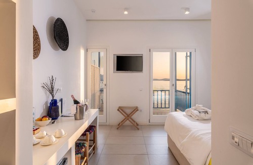 Little Venice Hotel | Bluetopia Suites