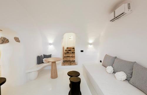 Pyrgos Apartment | Bluewhite Suites & Villa Santorini