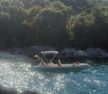 Mbrostar-Urë Boat Rental | BoatVlora