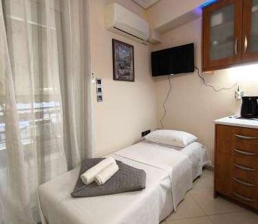Peiraiki Apartment | Boutique Studio 100m from the Sea in Piraeus