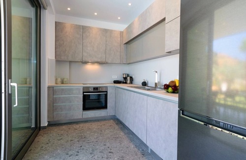 Daratsos Villa | Brand New Lux villa★Walk to ALL★Heated Private Pool★BBQ