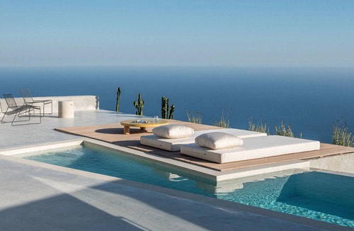 Santorini Villa | Breathtaking view from the highest point in Santorini