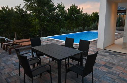 Bresalc Villa | Brick Villas - Poolside Bliss