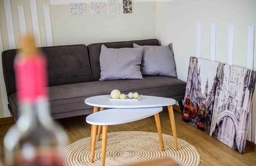 Dafni-Ymittos Apartment | Bright Apartment Near to Metro