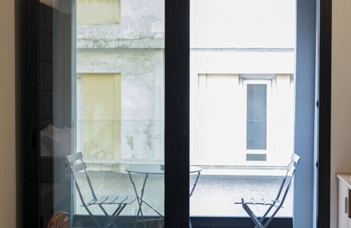 Piraeus Apartment | Bright Living in Pireas. Your serene retreat