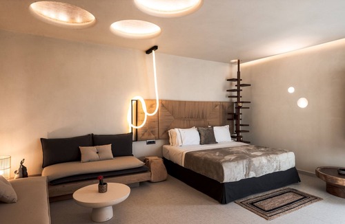Glastros Hotel | Brilliant Topaz Suite with Private Pool
