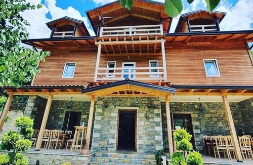Lezhe House | Bujtina Dini