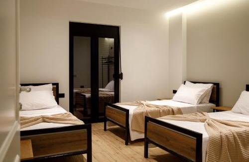 Lazarat Hotel | Bujtina KOEL