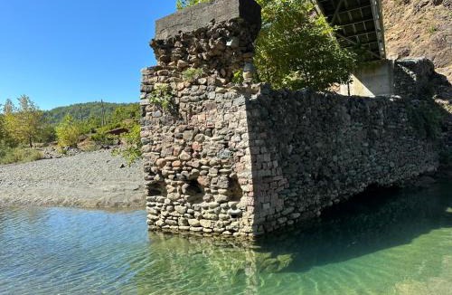 Sakës Cabin | Bujtina Kulla me Shqiponje