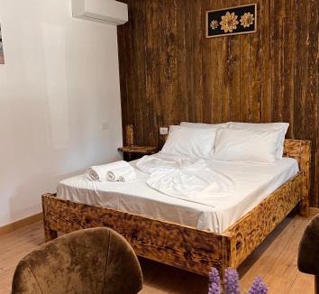 Cudhi House | Bujtina OXHAKU I LAMES