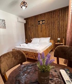 Cudhi House | Bujtina OXHAKU I LAMES