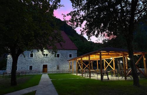 Shale Hotel | Bujtina Shpjia e Gjyshit