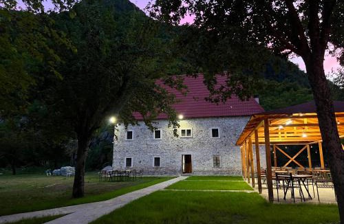 Shale Hotel | Bujtina Shpjia e Gjyshit