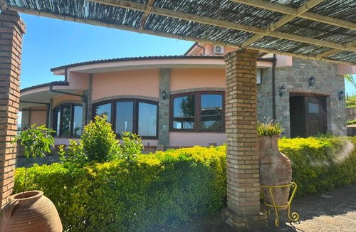 Rade House | Busulla Guest House
