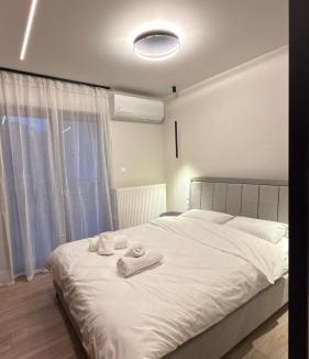 Florina Apartment | By The River Stay