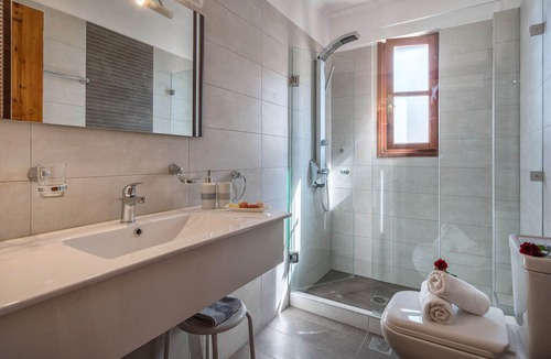 Atsipopoulo Apartment | Calergi 9❤️️Self check-in❤️Fast Wi-Fi🌼Private outdoors space🏡Kitchen❤️️Parking