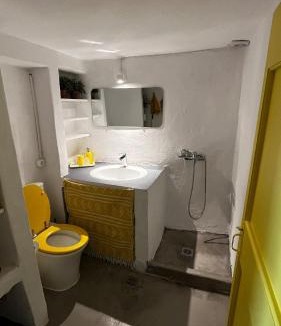 Serifos Apartment | Camaraki Yellow House, Chora Serifos