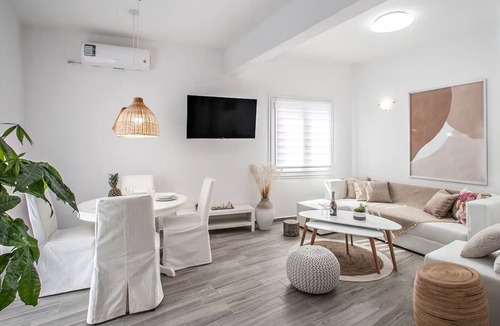 Skiathos Town Apartment | Capolavoro Sea View Villa, 6 pers by MPS