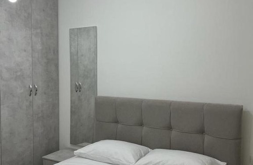 Shengjin Apartment | Casa di Franco
