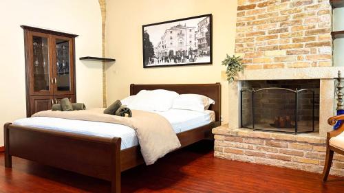 Old Town Apartment | Casa Di Peve Corfu Old Town Historic Venetian Apt