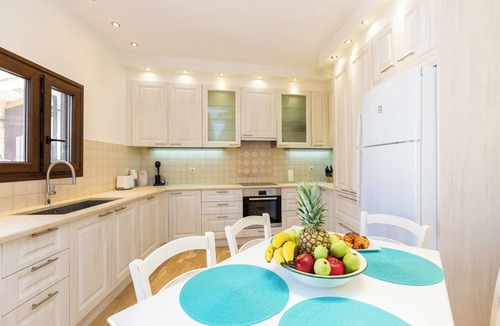 Chromonastiri Villa | Casa di Vangelis, Summer Village Stay!