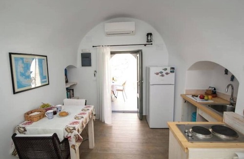 Oia Apartment | Casa Itaca Fireplace Cave Apartment with Private Jacuzzi in Oia, Finikia