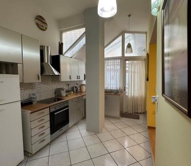Dafni-Ymittos Apartment | Casa Margarita