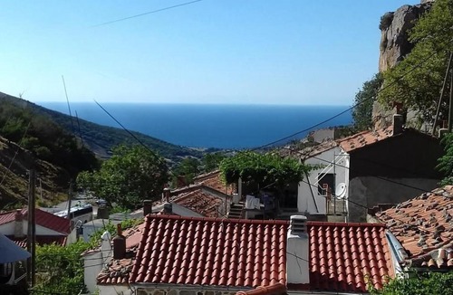 Samothrace House | Castle View