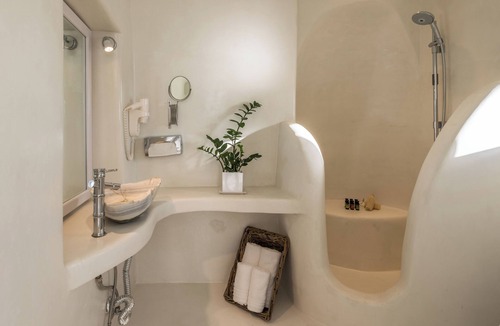 Oia Hotel | Cave Nest Junior Suite with Caldera View *access via numerous steps