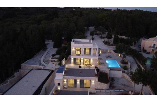 Mpogdanatika Villa | Celine complex