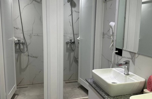 Qender Hostel | Central Boutique Hostel