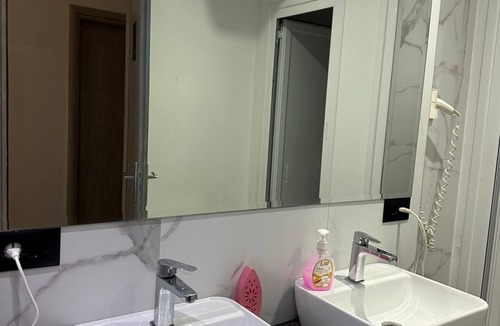Qender Hostel | Central Boutique Hostel