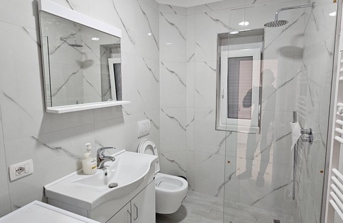 Blloku Apartment | Central Charm: Tirana Hideaway