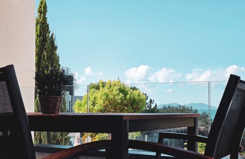 Radhime Apartment | Charming 1-bedroom apartment with a wonderful sea view in vibrant Vlora