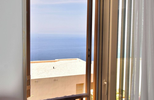 Jala Apartment | Charming 2-bedroom apartment in Green Coast