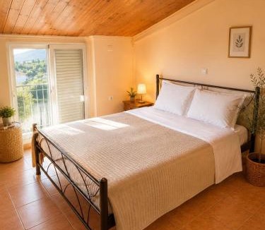 Igoumenitsa Apartment | Charming Apartment with Sea View