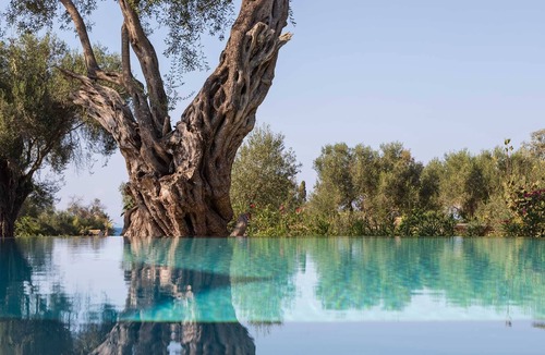 Lefkimmi Villa | Charming Beachfront Retreat with Pool in Corfu