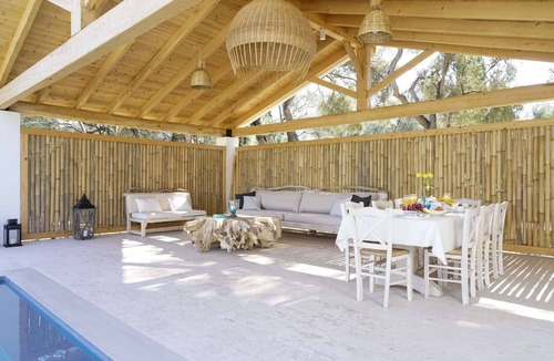 Lefkimmi Villa | Charming Beachfront Retreat with Pool in Corfu