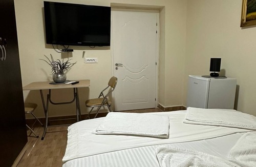 Kruje Bed & Breakfast | Charming bed & breakfast in tranquil Qarku i Durrësit with AC