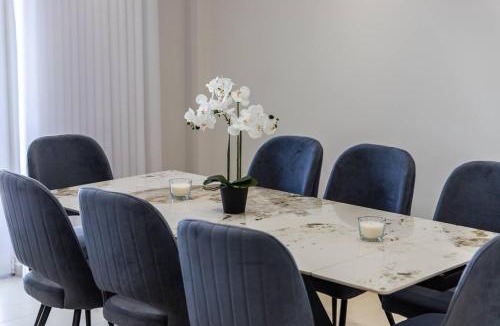 Shkoder Villa | Charming Townhouse Shkodër Central Stay by PikHost
